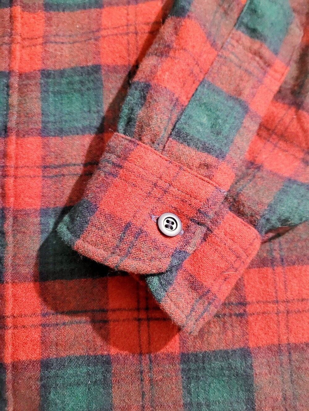 Vintage Pendleton 100% Virgin Wool Board Shirt Red Green Plaid Made In USA Med - Picture 11 of 13